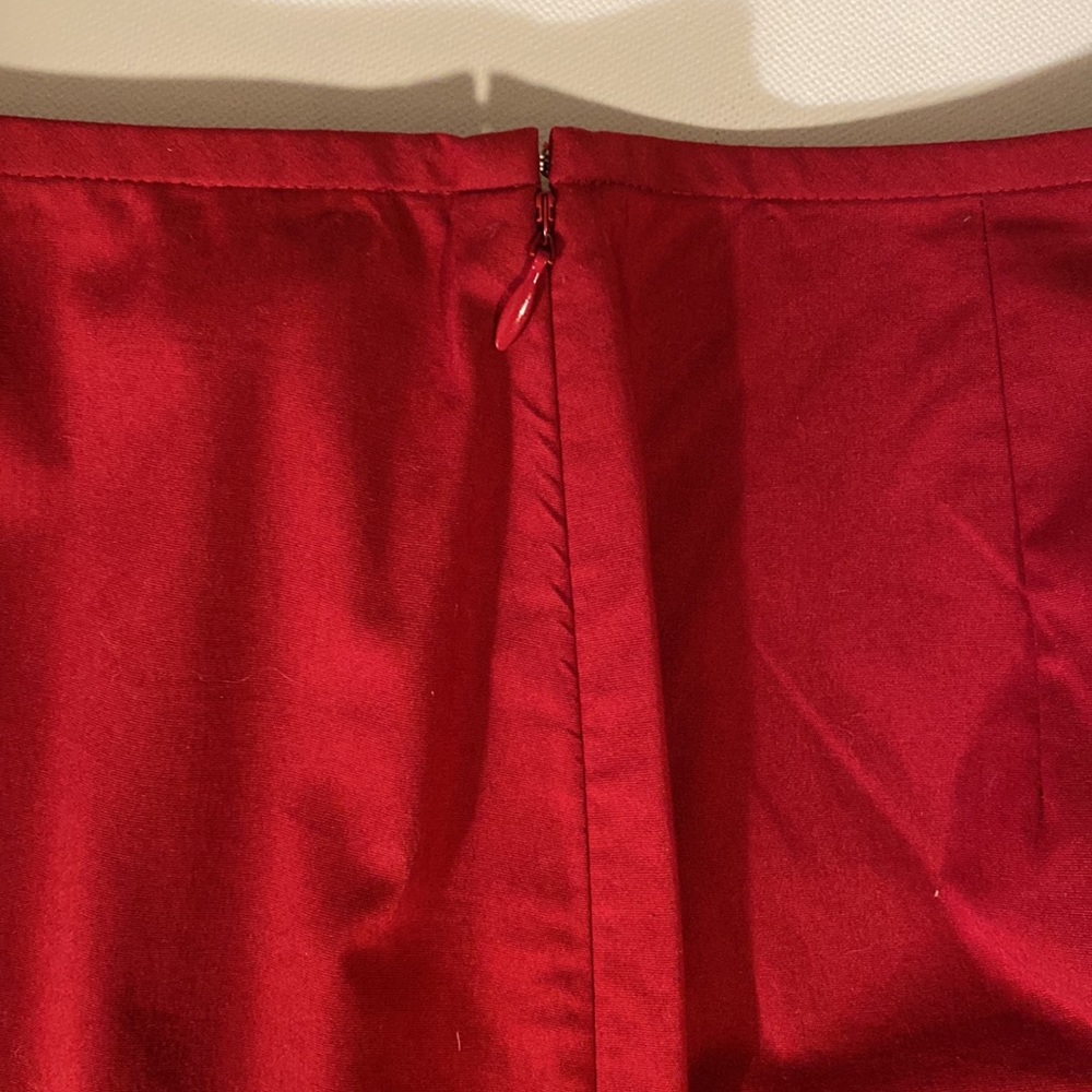 Ann Taylor LOFT Red Stretch Skirt. Size 6. - Picture 4 of 6
